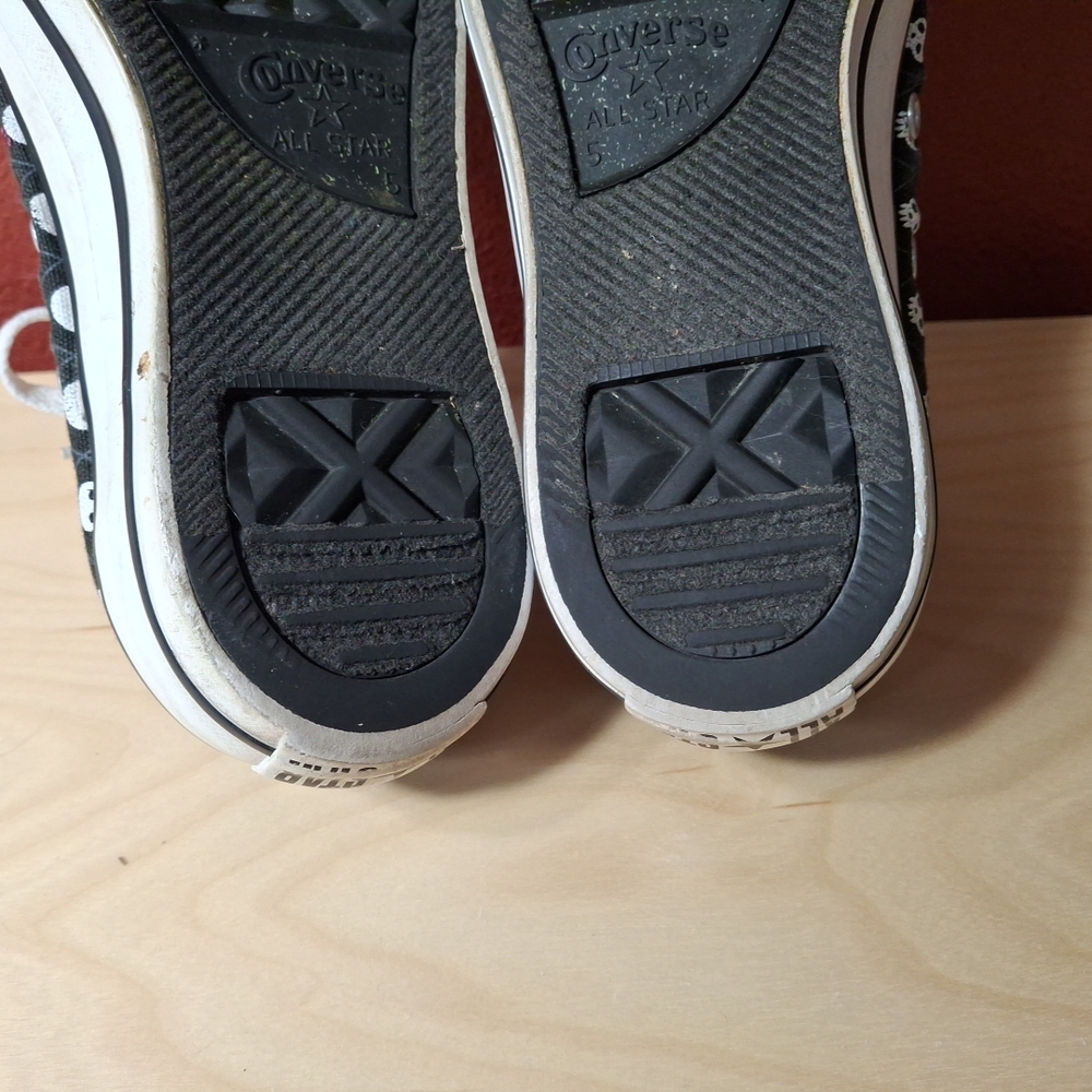 Converse Allstars Lo Top Sneakers Black w/ Mini White Skulls Women 7 - Picture 8 of 12